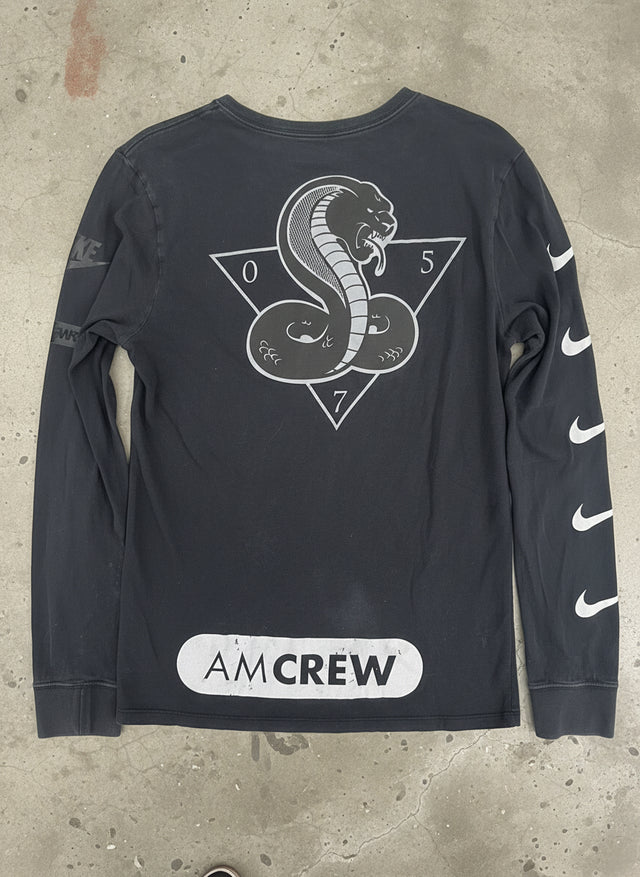 NIKE AM Crew Cobra Graphic Long Sleeve Tee Black (M)