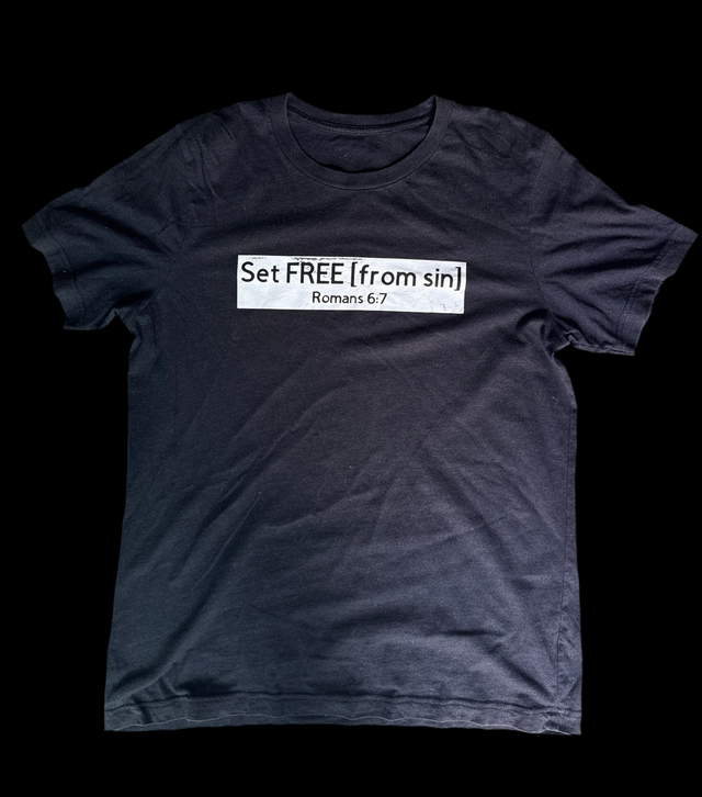 Christian Tee  “Set Free [from Sin]” Romans 6:7 Verse Graphic (Jesus Inside Back Hit) M