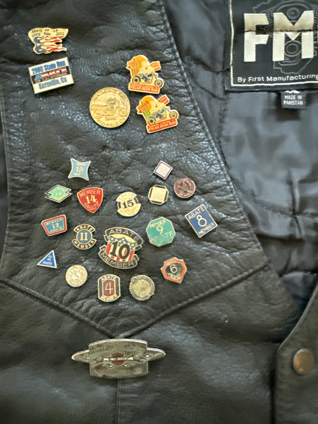 2008 FMC Harley-Davidson Eagle Leather Biker Vest Size 48 XL with ABATE Pins & 2008 Daytona Bike Week Pin