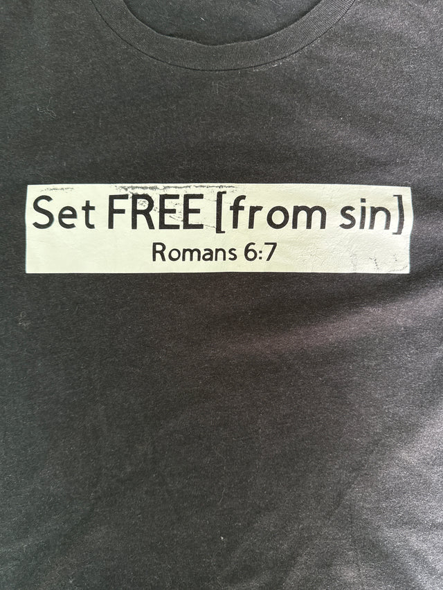 Christian Tee  “Set Free [from Sin]” Romans 6:7 Verse Graphic (Jesus Inside Back Hit) M
